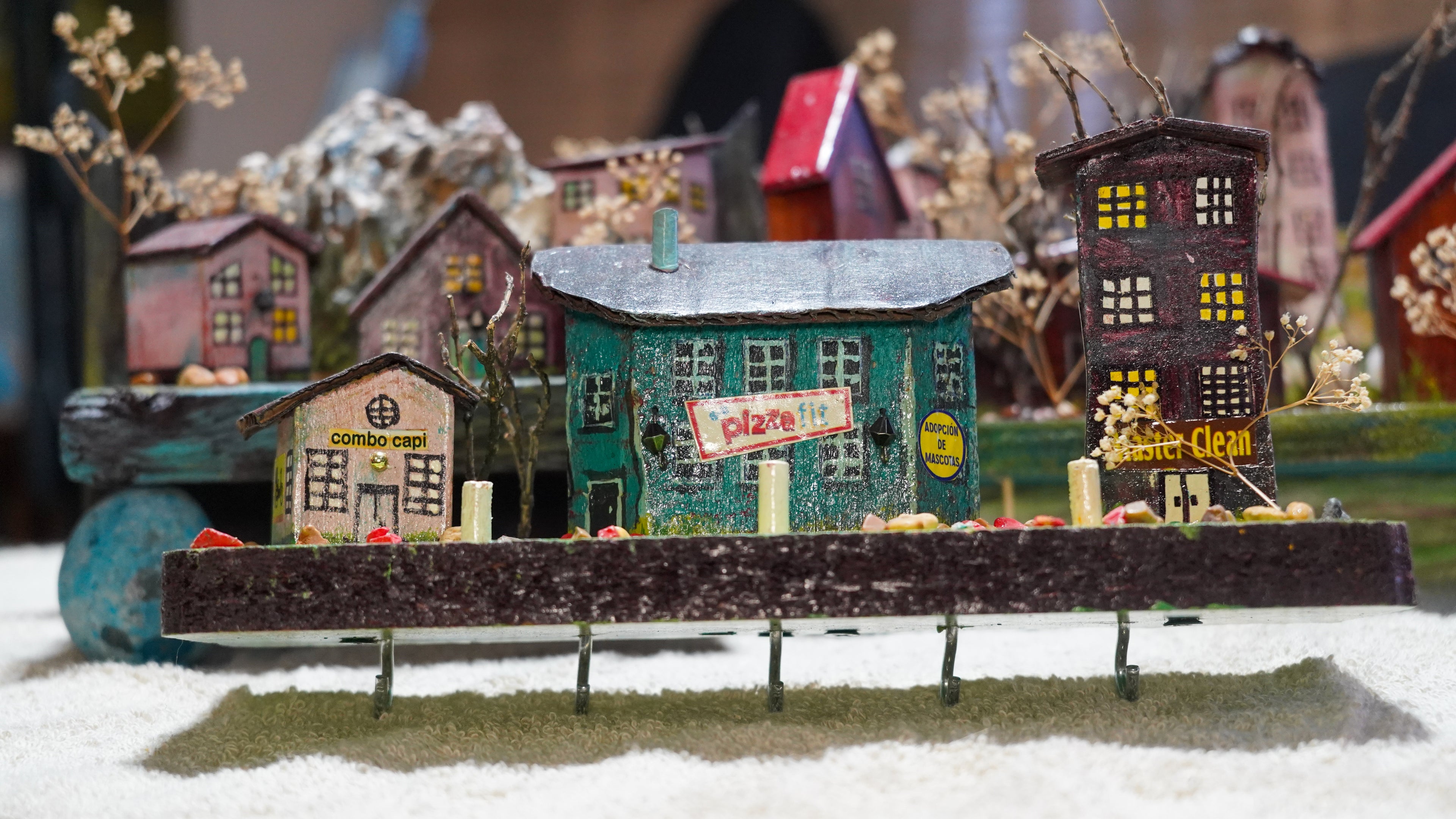 Manualidad de casitas con sujetador de llaves